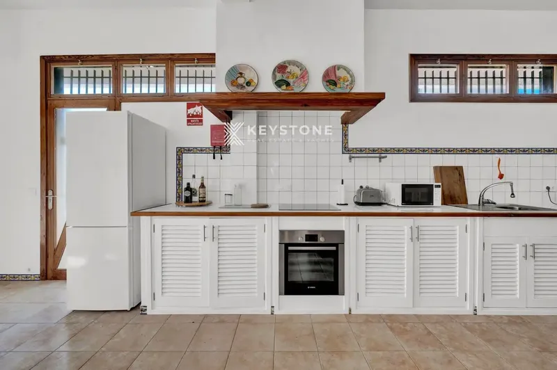 This impressive detached chalet, located in one of the most sought-after areas of Santa Ponsa, offers a perfect combination of location — photo 6