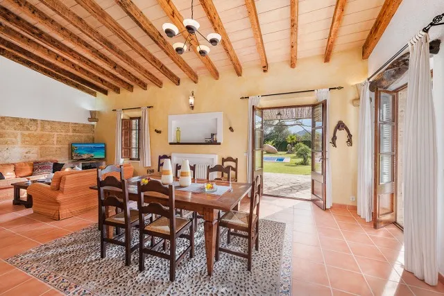 Stone-clad country house for sale between Alcudia and Pollensa, Mallorca — photo 6