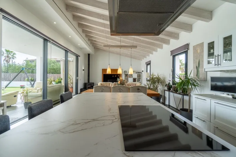 Modern-style villa — photo 9