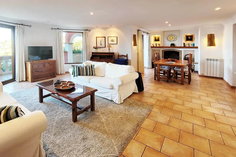 Cala Llamp: 2-bedroom apartment with sea views for rent — photo 3