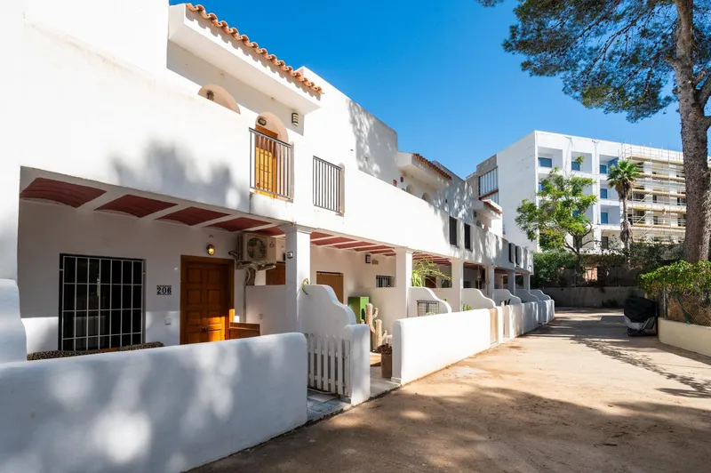 Apartamento en esquina con amplia terraza y vistas al mar en Portinatx — photo 11