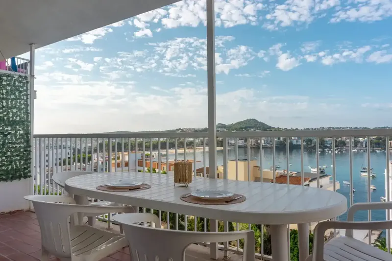 Bonito sexto piso reformado en Santa Ponsa con vistas espectaculares al mar y a toda la bahía, 3 habitaciones, 2 baños, cocina, salón, terra — photo 2