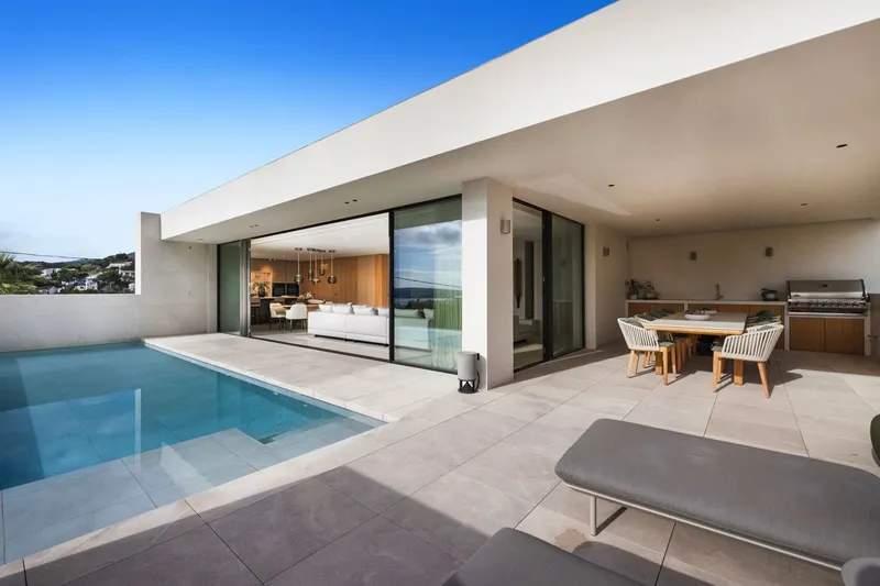 Newly constructed contemporary villa with panoramic vistas for sale in Portals Nous — photo 10