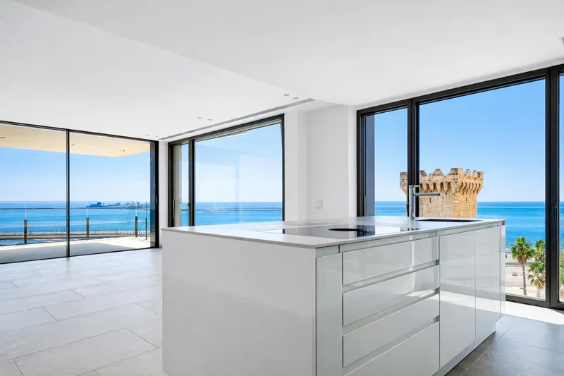 Modern Apartment with Panoramic Sea Views on the First Line of the Paseo Marítimo, Palma Mas — photo 4