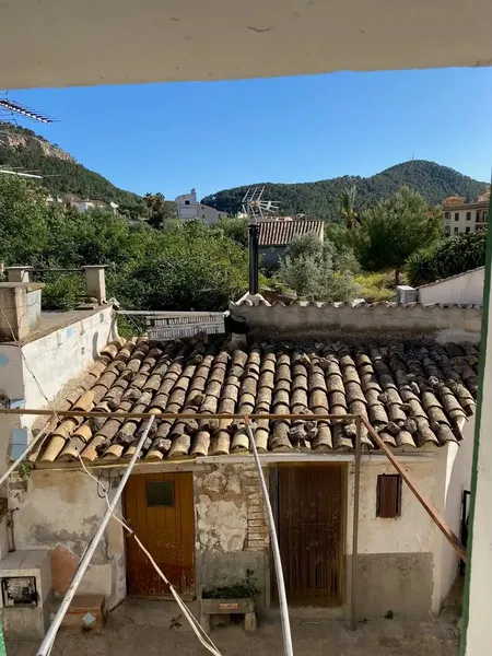 We offer a buildable plot of 548 m2 and an old house of 196 m2 to renovate – each with its own deed. — photo 5