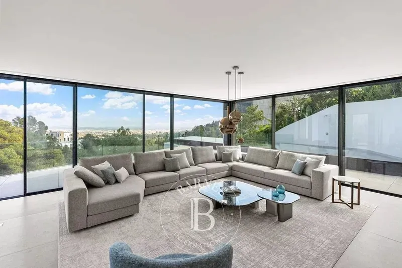 Modern Son Vida Residence with Pool, Garden, and Luxury Amenities — photo 3