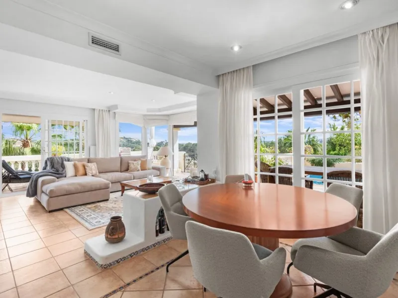 Mediterranean villa for sale in Costa de la Calma with partial sea views — photo 3