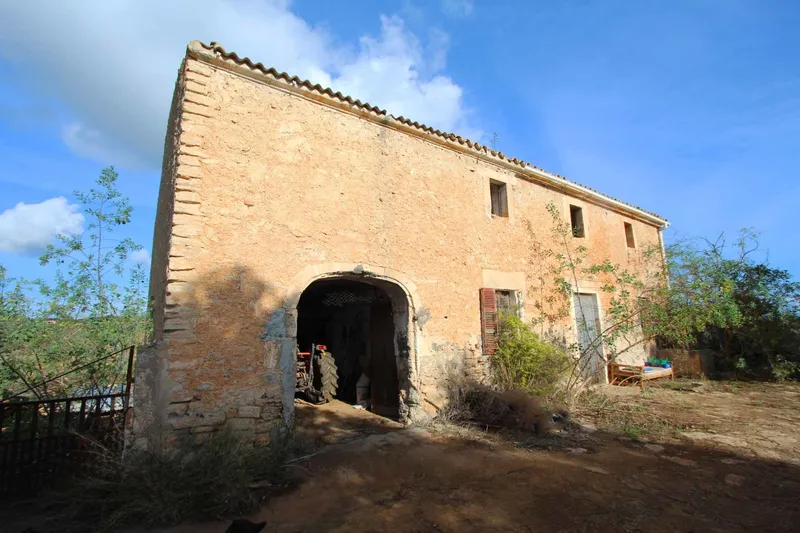 V582 – Renovation-required finca with sea views near Cala Murada — photo 5
