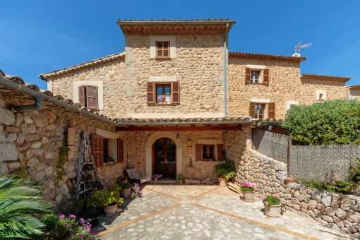 Sóller: Traditional Mallorcan finca in perfect condition on the edge of Sóller — photo 1