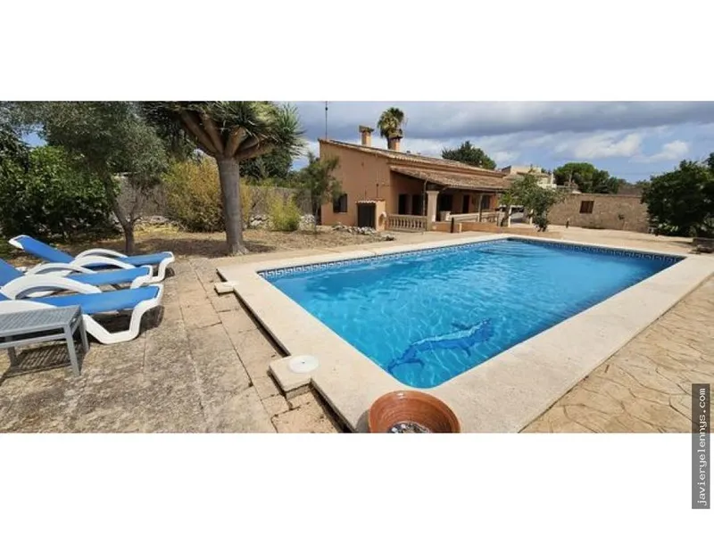 Rental of independent house or chalet on Calle de Can Puig — photo 2