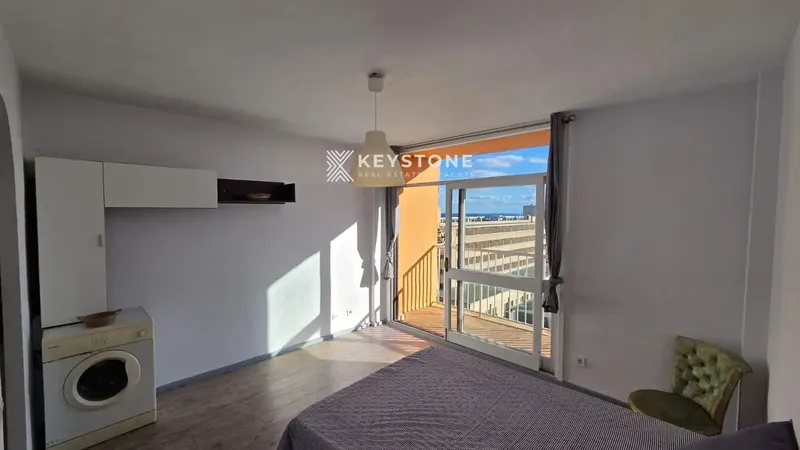 This 30 m² studio in Calas de Mallorca stands out for its incredible unobstructed views and abundant natural light throughout the day. — photo 5