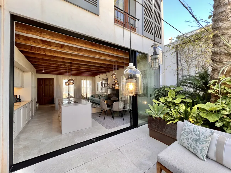 Exclusive house with pool on the front line in El Molinar — photo 12