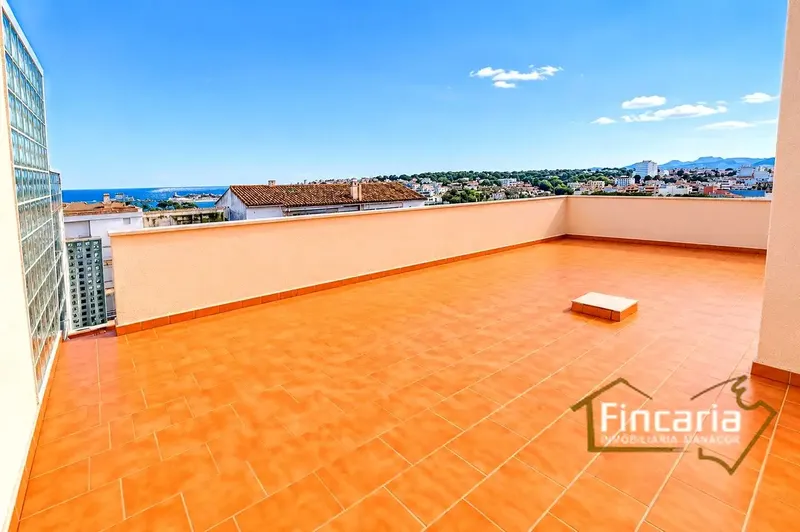 Exceptional penthouse with spectacular views of Porto Cristo bay in perfect condition, located on the third and top floor — photo 1