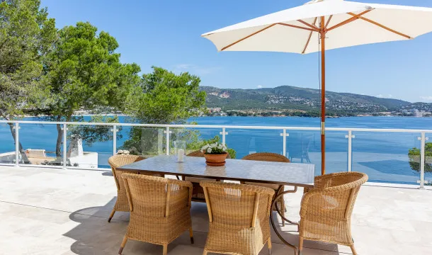 Spectacular villa on the seafront in Torrenova — photo 4