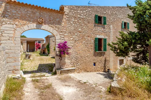Binissalem: 16th-century finca estate in Binissalem with spectacular views, pool and tennis court — photo 5