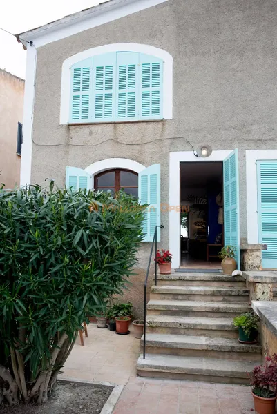 Beachfront house in Cala Bona — photo 11