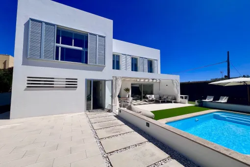 Bahia Grande, bright and modern chalet in a popular location near Palma — photo 1