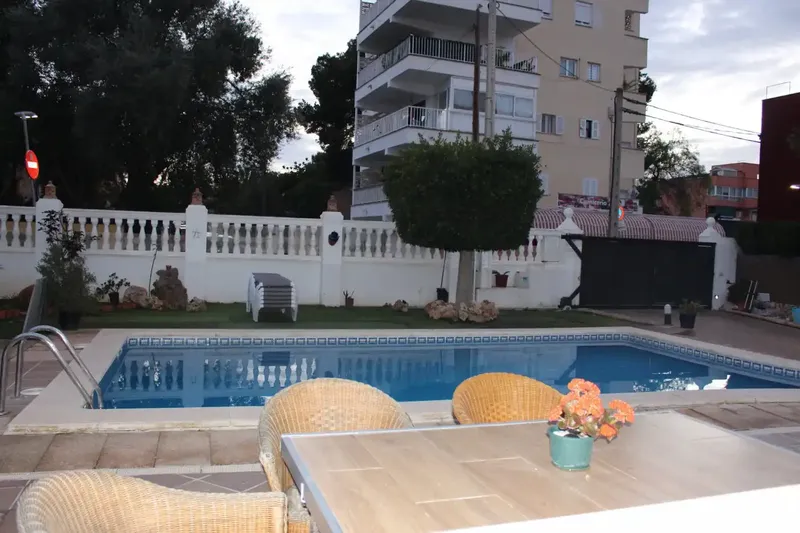 Palmanova - Calvia. Chalet of 308 m2 on two floors of 140 m2 each within a plot of 727 m2 with private pool and — photo 3