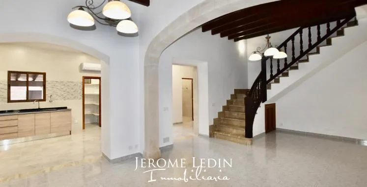 Beautiful Townhouse in Santanyi with a Pool — photo 1