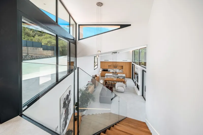 Timeless Designer Villa with Infinity Pool and Panoramic Views of the UNESCO World Heritage Serra de Tramuntana — photo 11