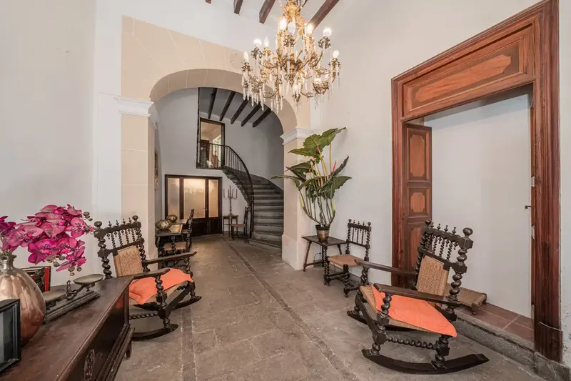 Fantastic manor house with café in Sóller, very close to the main square, the picturesque center and several services — photo 5