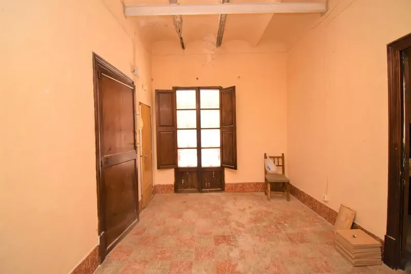 Emblematic building of 374 m2 built for sale in Muro, ideal for renovation. — photo 3