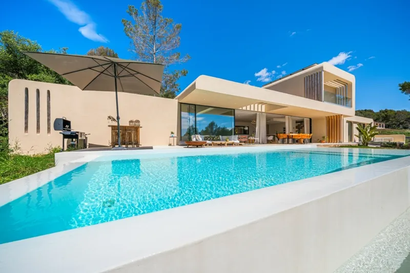 Stylish villa with a unique design — photo 5