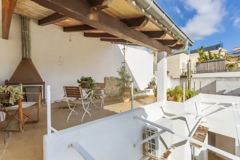 This excellent house, for sale in the sought-after old town area of Pollensa, is of generous dimensions, offers great flexibility — photo 4