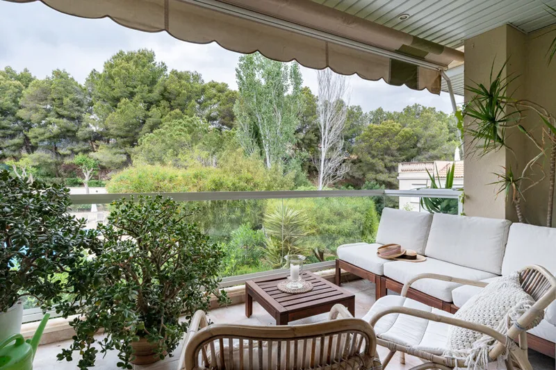 Charming Apartment with Private Terrace and Garage in Sought-After Bonanova — photo 1