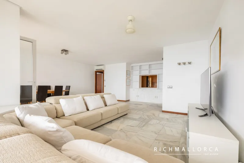 Seafront Apartment with Panoramic Sea Views, Pool and Excellent Potential in Sant Agustí — photo 4