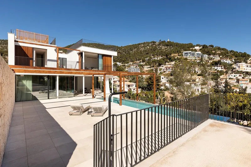 Elegant designer villa in a residential location — photo 4