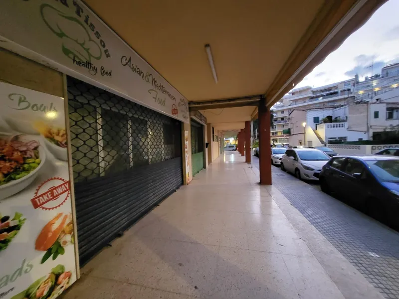 Commercial premises with terrace for sale in S'Arenal — photo 4