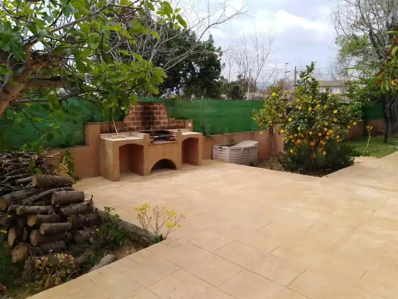 EN LA TRANQUILA URBANIZACIÓN DE PALMANYOLA , A 7 KM DE PALMA OFREZCO EN ALQUILER UN CHALET SIN MUEBLES DE UNA SOLA PLANTA ,EDIFICADO EN UN S — photo 1