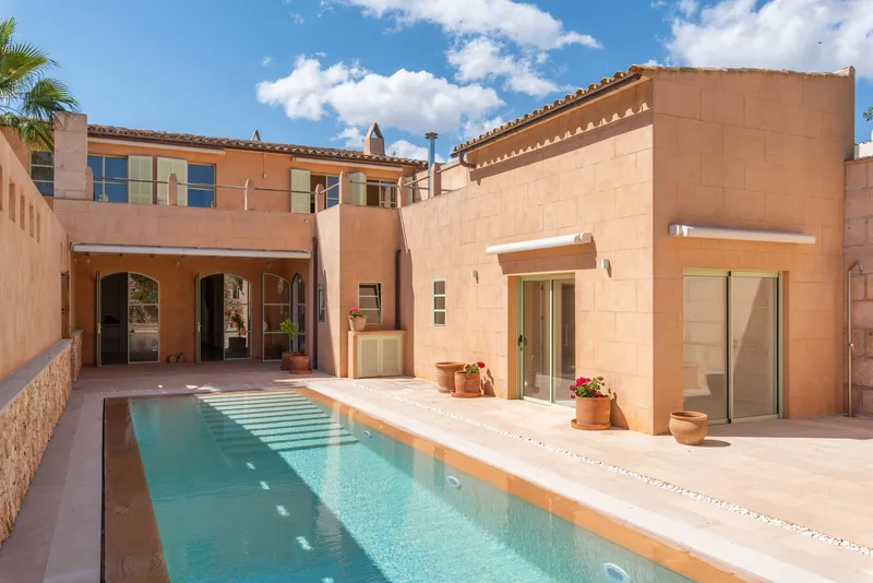 Impressive townhouse for sale in the heart of Ses Salines with pool — photo 1