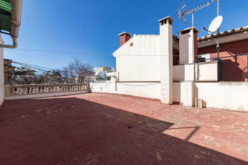 Traditional House with Rooftop Terrace offering lots of Possibilities in Prime Molinar Location — photo 6