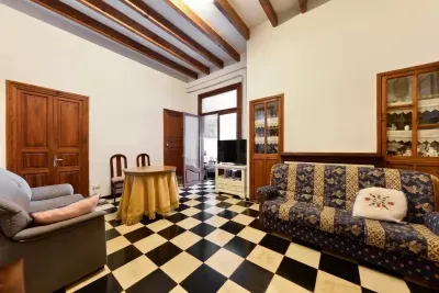 Townhouse San Lorenzo with Patio and 181sqm — photo 1