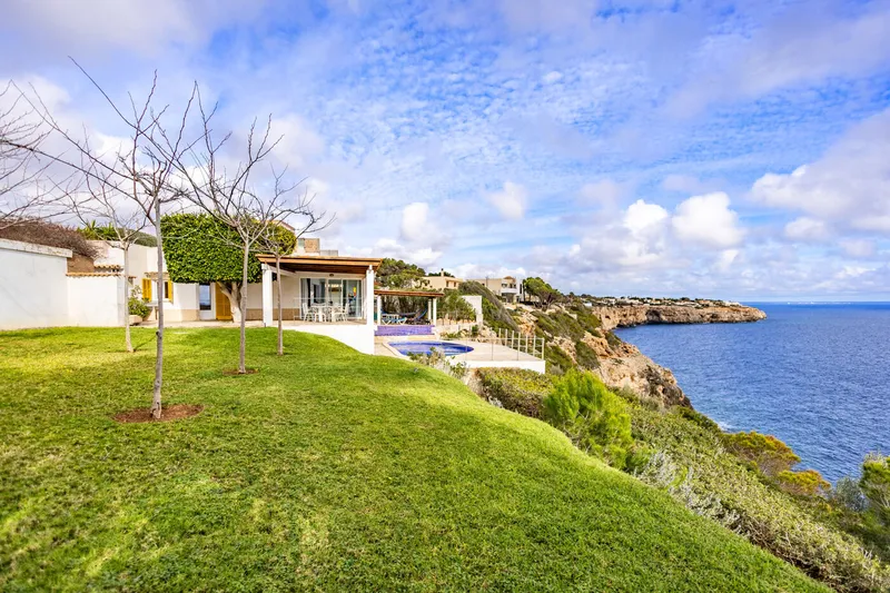 Villa in first sea line on double plot to renovate — photo 4