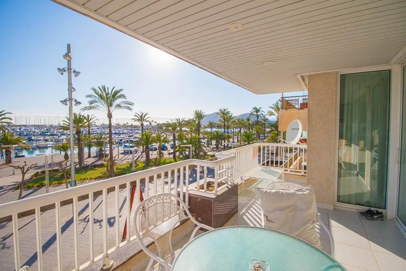 Apartment on the Seafront Promenade — photo 1