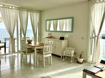 Bright, light-filled apartment on the first sea line in Portocolom — photo 10