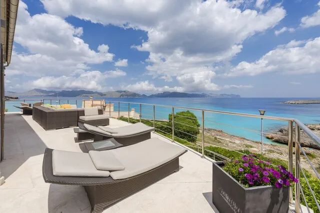 Incredible seafront villa for sale in the picturesque north of Mallorca with beach access — photo 4