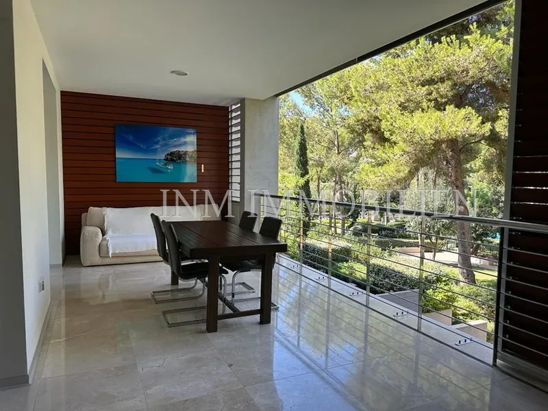 169m² apartment with 4 rooms, pool and terrace for sale — photo 3