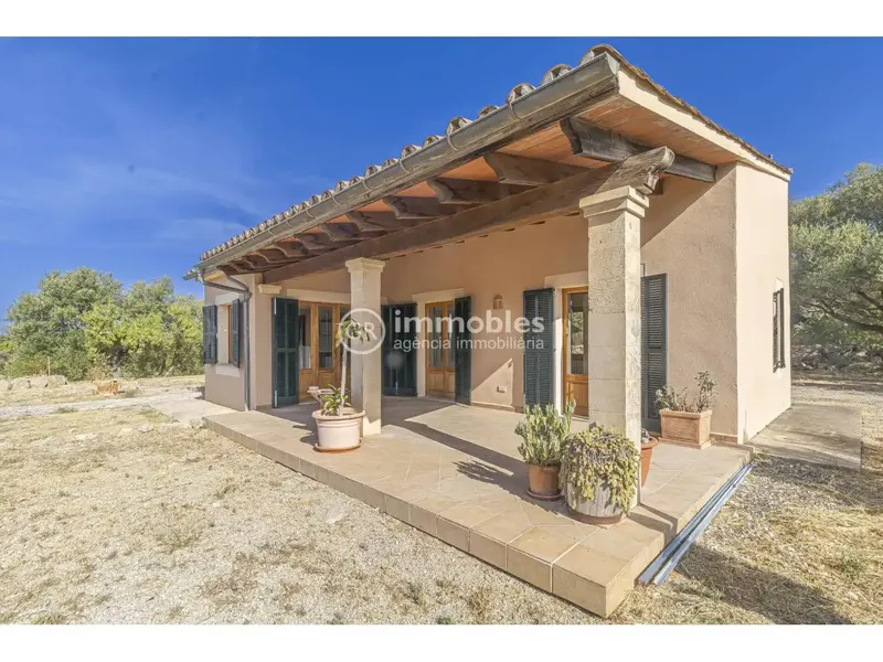 Charming country house on a plot of about 8,670 m2, single storey, preserving the Mallorcan style, located in — photo 3