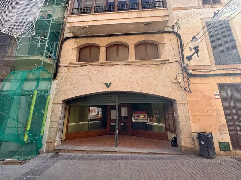 Building of 426m2 in Felanitx — photo 1