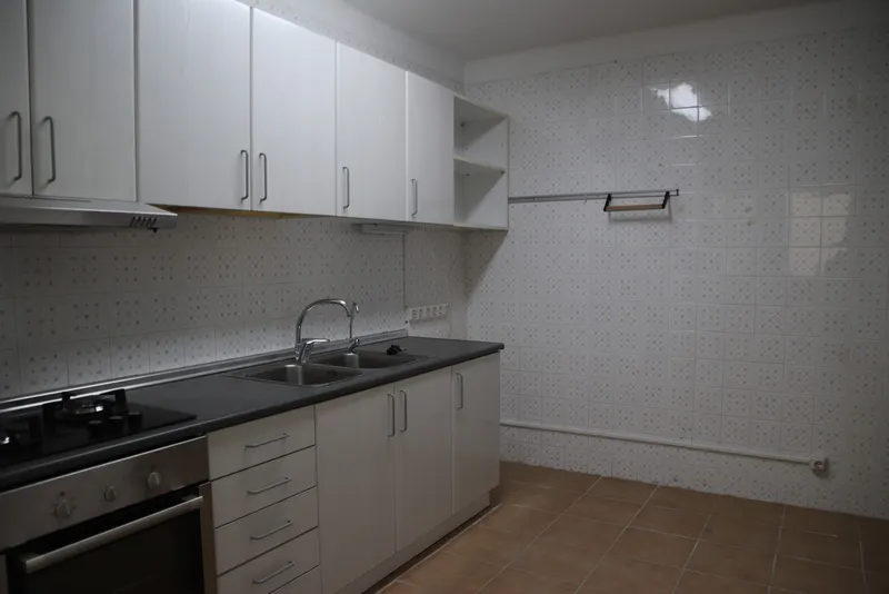 Four bedroom apartment in Palma (S´Escorxador area) with balcony and lift — photo 3