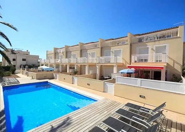Terraced house in Calle de les Roses, 14, Port de Pollença, Pollença — photo 1