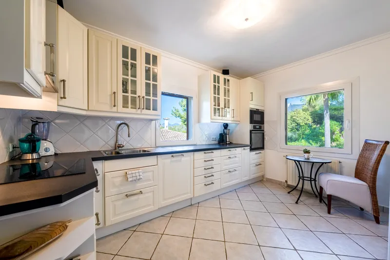 Mediterranean villa with holiday rental licence in a quiet location — photo 8