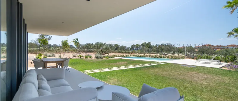 Modern luxury villa in Son Gual featuring sustainable timber construction — photo 9
