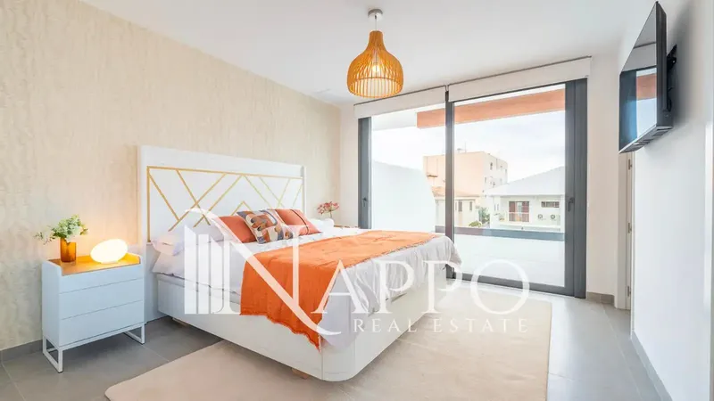 Nappo Real Estate tiene el placer de presentaros este exclusivo chalet adosado de obra nueva con jardín y terrazas privadas, ubicado a tan s — photo 10