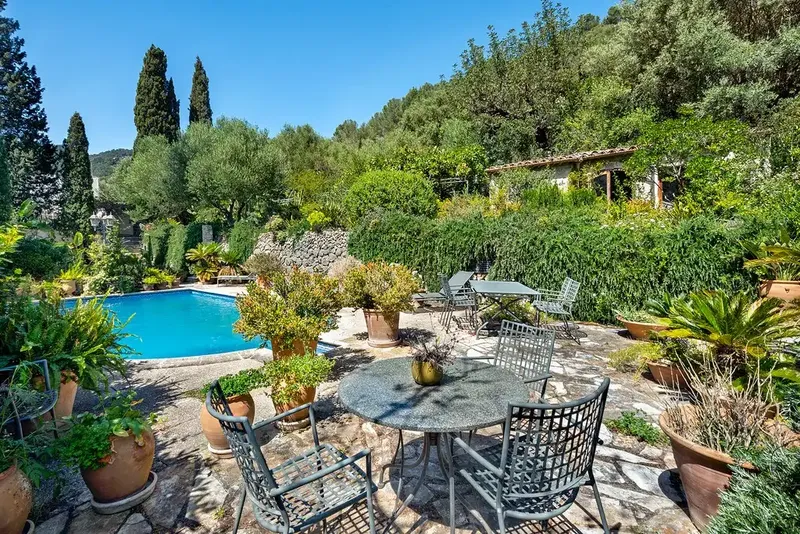 In the heart of Mallorca, on the outskirts of Mancor de la Vall, stands this charming natural stone property offering privacy, t — photo 2