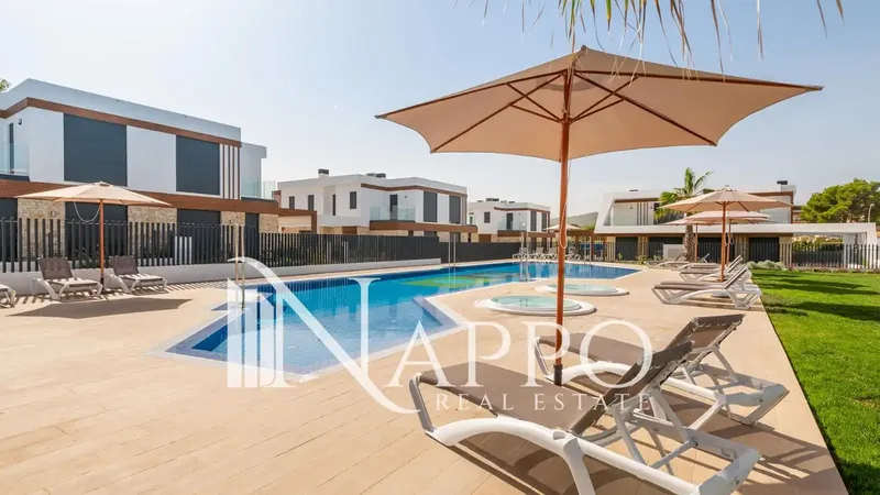 Nappo Real Estate tiene el placer de presentaros este exclusivo chalet adosado de obra nueva con jardín y terrazas privadas, ubicado a tan s — photo 6